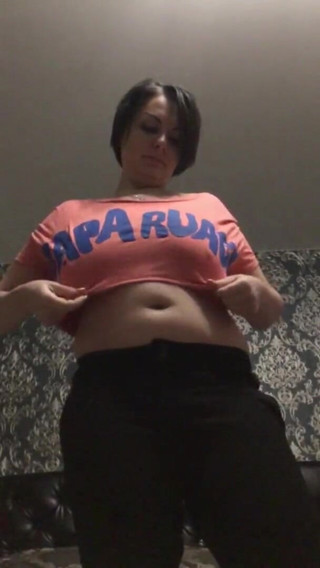 Sexy Milf: Titties want to go out from t-shirt! Freedom to titties!