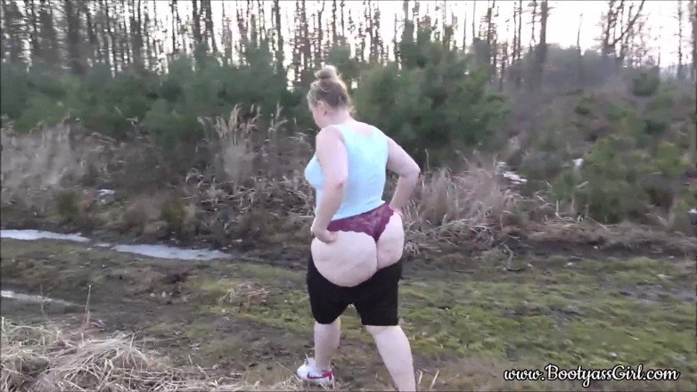 Bootyass Girl: Fucking in nature