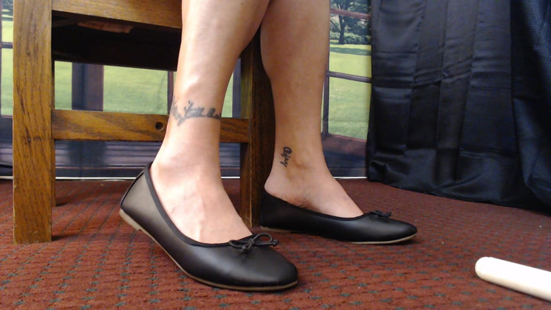 Abby Anna: Close up ballet flats dangle play natural