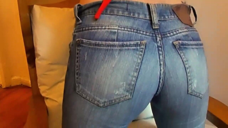 Argentina Latina Amateurs: Peituda latina em jeans apertados tirando a roupa