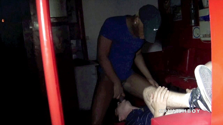 MEN BIG COCKS FUCKERS: Děvka ošukaná úžasným černým ptákem XXL