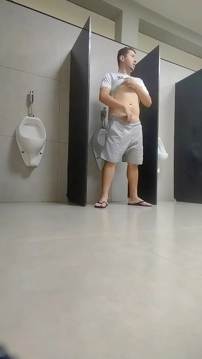 Marcosninfo: Popisywałem się w łazience na targu i prawie zostałem złapany przez...