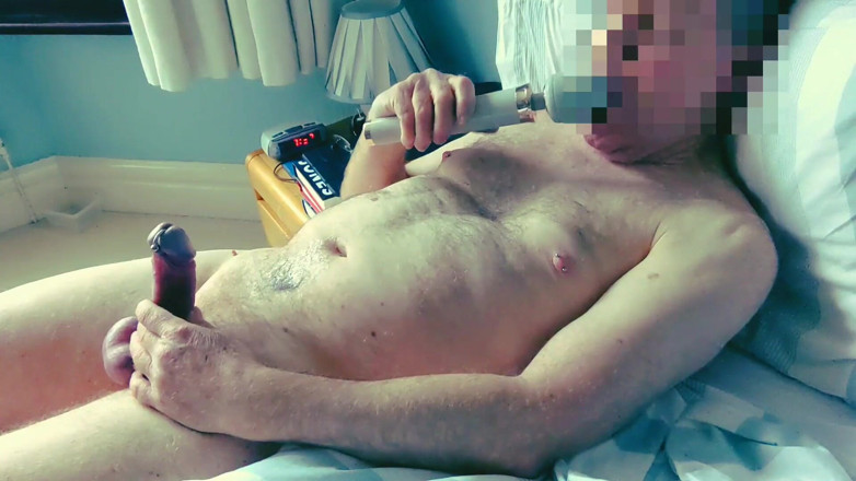 Bellhead: Slow motion cock massage
