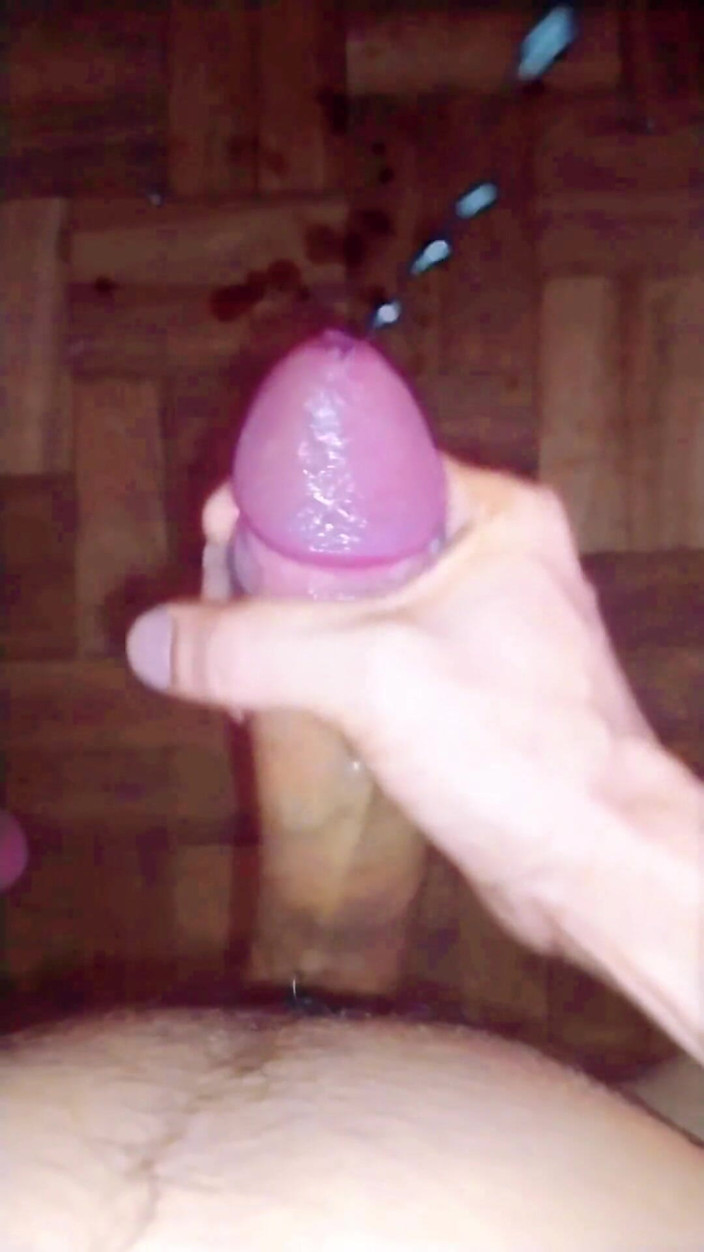 Naughty Cock: Luid, melkachtig aftrekken. Grote lul die reageert op koppels die...