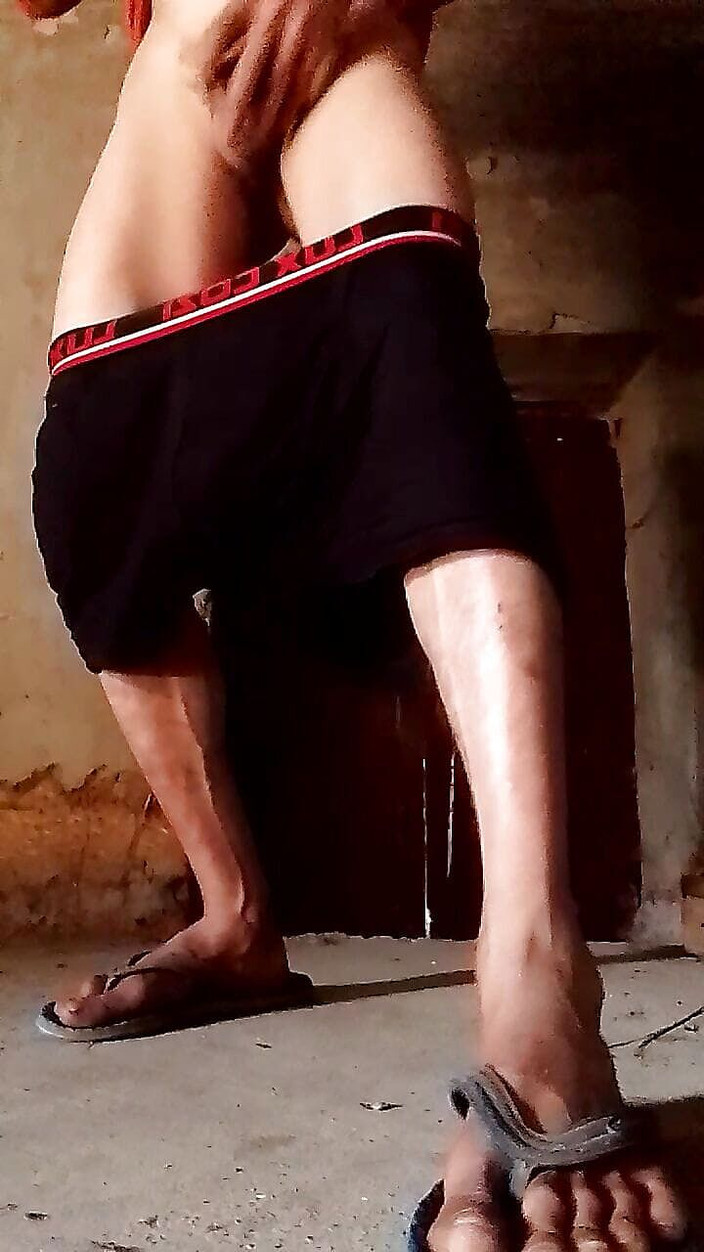 Gangbang straight: Çıplak Hintli havalı'beyaz götünü parmaklıyor