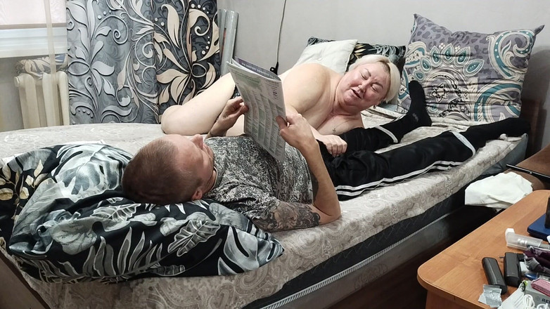 Zona901: 彼女が熱い精液の一部のためにフェラチオをする