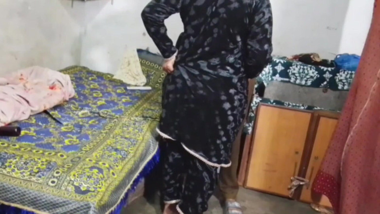 Abida pavreen: Adegan seks panas adegan tiri