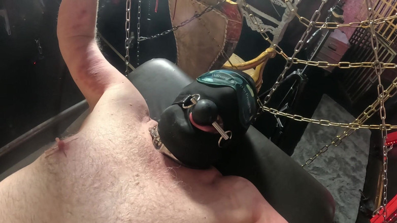 Queen_of_BDSM: Schlaege met Knebel im maul!