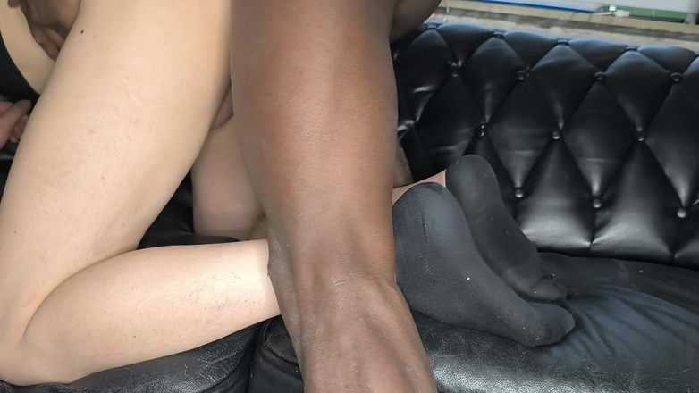 Rozebell: La trans arrapata rozebell ama succhiare e scopare sul divano...