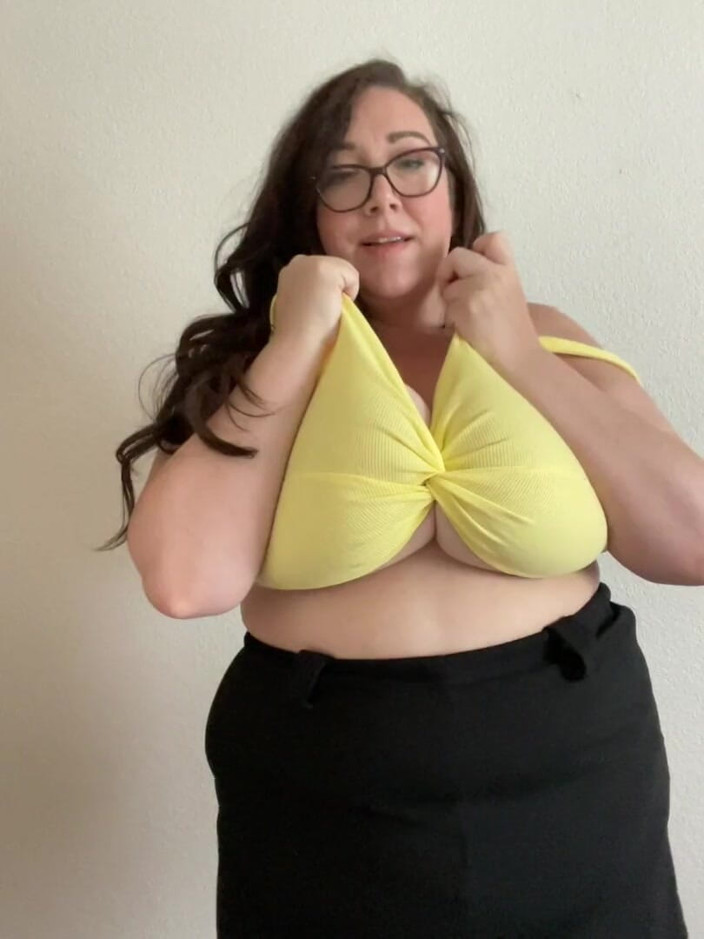 cutejayne: Busty BBW reveals huge tits and puts them in your...