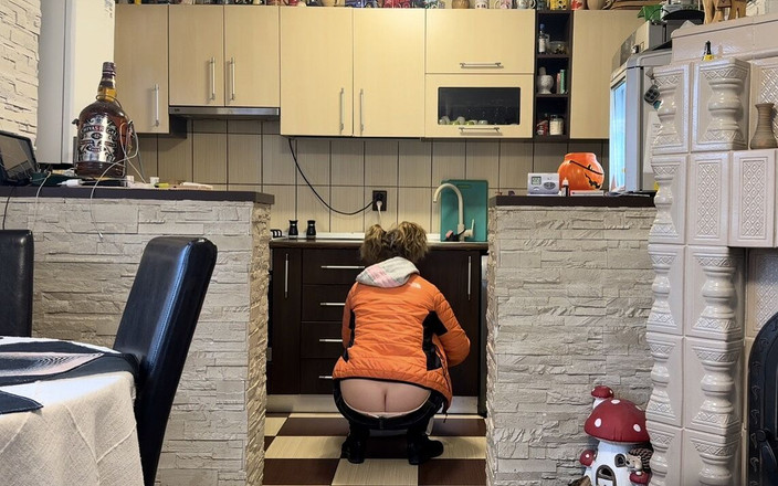 Emeli: Pertunjukan retakan dubur