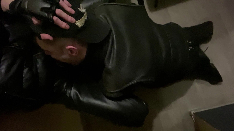 KinkySirius: Preman Kulit Meniduri Homo Kulit Keras Bagian 1