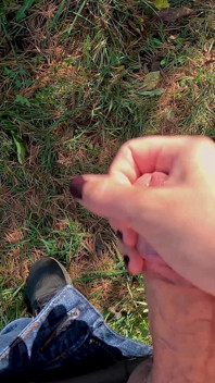 Naughty nature handjob - männlicher pOV-handjob im freien, riesiges sperma