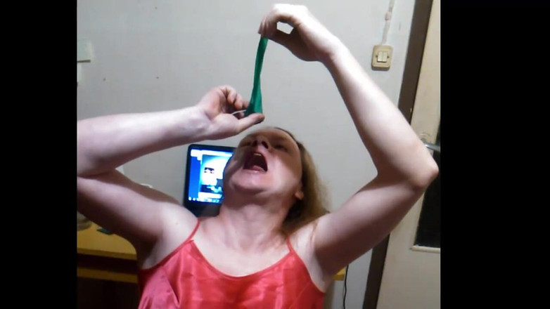 Dorisstar: Maricón comiendo condón para Charlotte Stokely