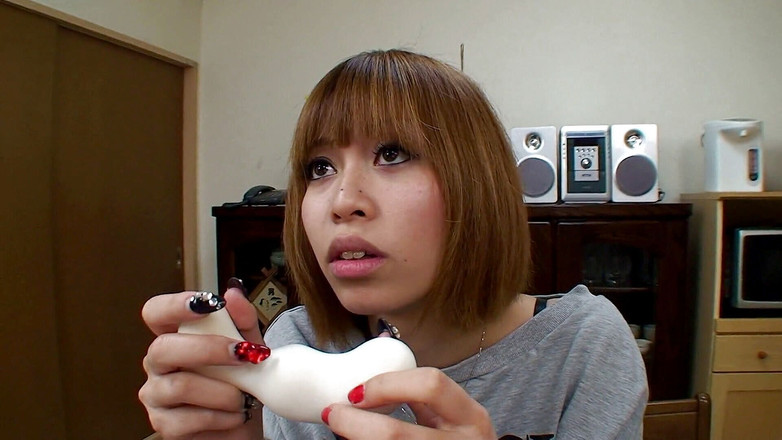 Masturbation Assist: Słodkie japońskie dziewczyny w fioletowej bieliźnie dokuczają jej cipki zabawkami