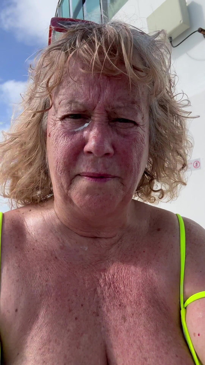 Big Ass 4 U: Memasang tabir surya di binket terakhirnya