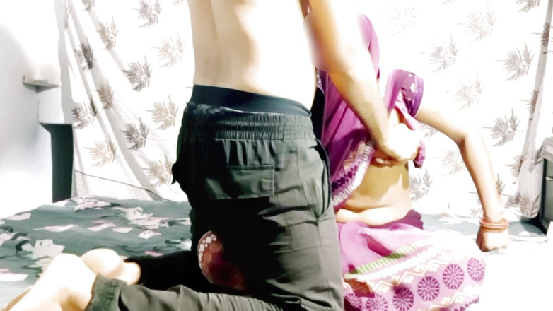 Rakul008: セクシーなBhabhiにSari Dogystyleクソ滑り