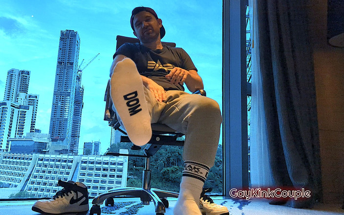 GayKinkCouple: Poslouchejte svému pánovi na služební cestě