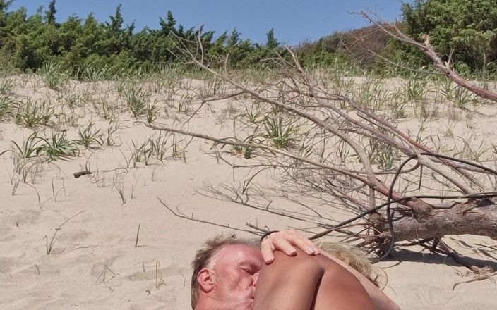 Gigi and David: Nudistická pláž stripchat sex show Gigindave Shemale přítelkyně veřejné setkání...