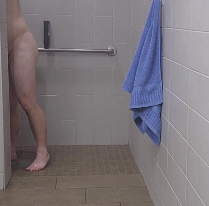 Djk31314: Beccato sotto la doccia.