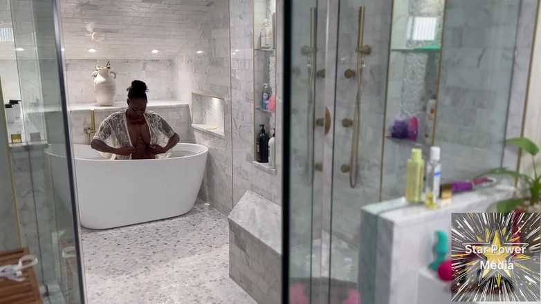 Star Power Media: Ateşli sırılsıklam: Giana'nın yaramaz banyosu azdırıyor