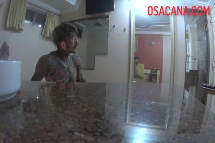 World Tranny: Wielka przystojniaczka pieprzy się gorąco z utalentowaną osobą w motelu