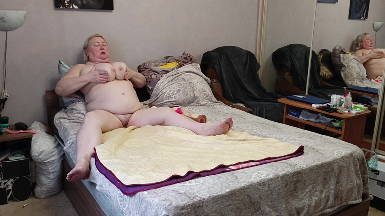 Zona901: Macecha šuká svou obrovskou kundičku se sexuálními hračkami k orgasmu