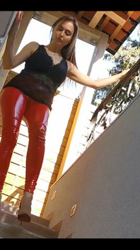 ऊँची एड़ी के जूते और लेगिंग