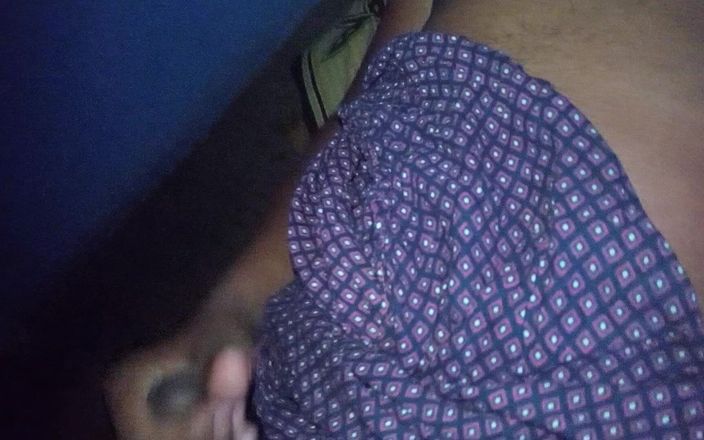 Sweet Indian cock: Cewek ini lagi asik masturbasi sendirian di rumah