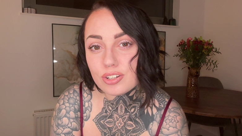 Miss Valentina: 彼女のささやきゲームを去れ