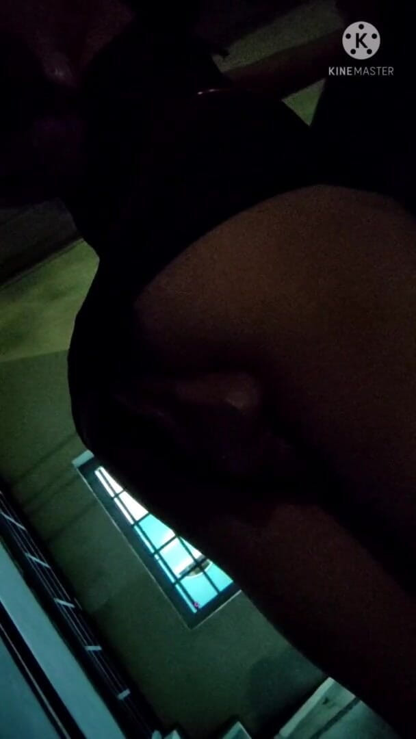 Traviezisha: Banci Crossdresser Berjalan Di Luar Rumah Dengan Dildo Besar Di...