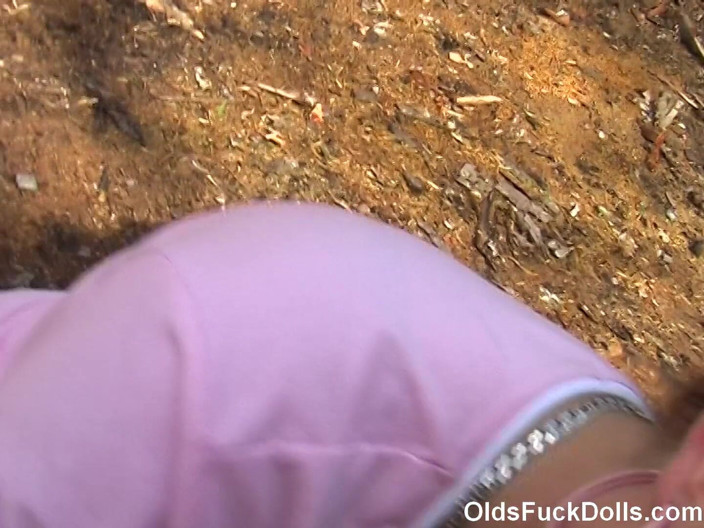 Olds Fuck Dolls: Olds fuck Dolls - junge blondine gibt einem alten mann pOV-blowjob