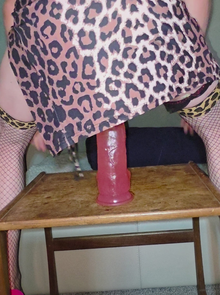 gapedsubslut: Riding Big Anal Dildo and Gaping