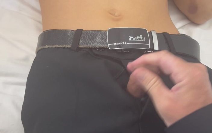 Quan Vietnam 18: Profesor bătrân, tânără studentă. Profesorul îl seduce pe virgin la doar 18...