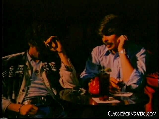 Classic Porn DVDs: 猫なめ幅女の子が積に正常位のポーズ