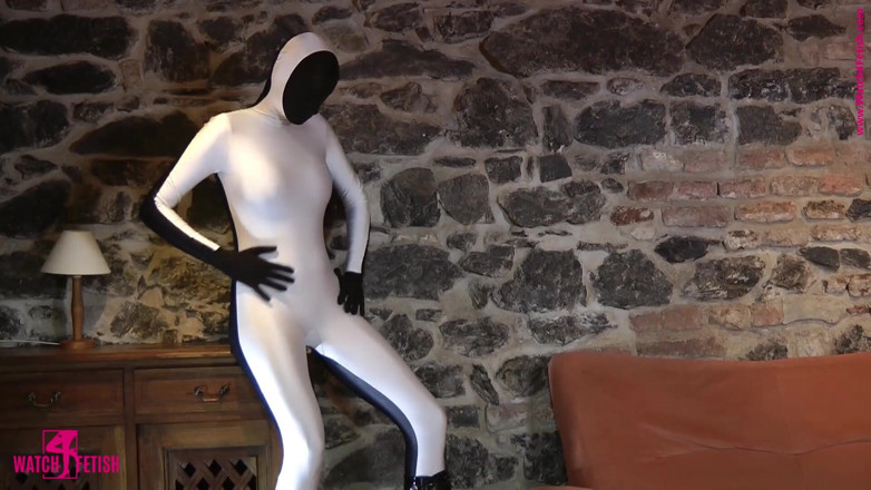 ZentaiDolls: Bare skin in tight spandex