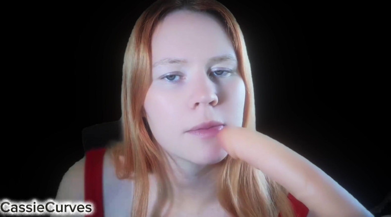Cassie Curves: Buzele soției tale
