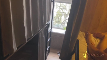 Extremalchiki: Dorm room twink hand job