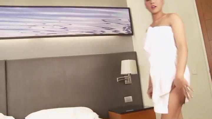 Tranny Fantasy: Il bel trans asiatico si masturba e l'anale gioca da...