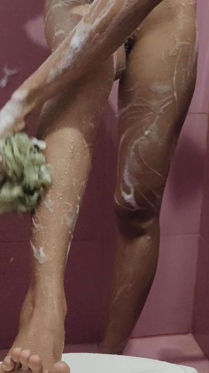 Reshma Hot: 記録された義理の妹の熱いバスルームシーン