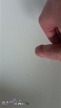 Pisse dans le lavabo de la salle de bain - 04.04.2024