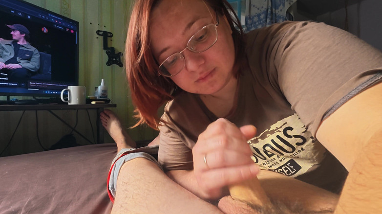 SchoolPrincess: Zbliżenie 4K Amatorska Dziewczyna Obciąganie Kręcona Brunetka Z Okularami Ssie I...
