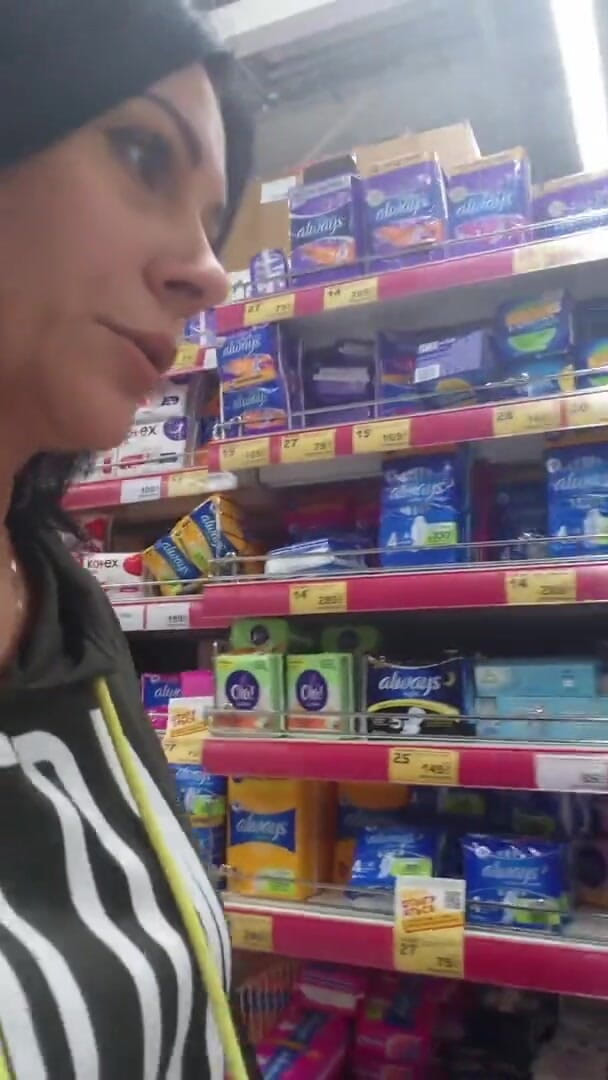 KristinaSlut: Shaving Pussy in Shop Toilet