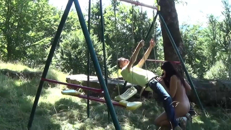 King Of Amateur: Awek Itali ini suka mengambil zakar yang baik di taman