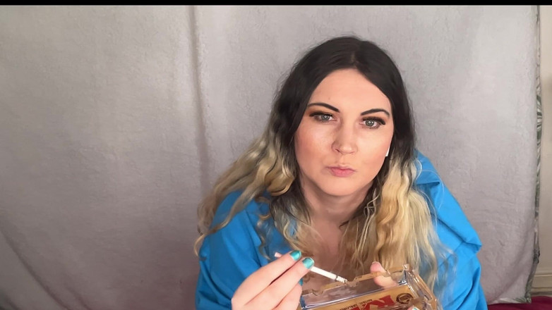 MissFFW: Awek montel pelacur hanya suka rantai merokok rokok strawberinya