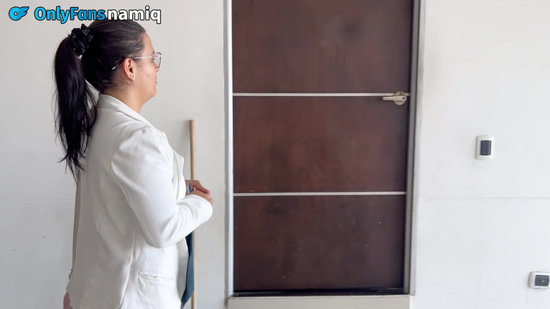 NamiQsein: 섹시한 부동산 중개인이 내 집을 방문했고 나는 그걸 막았어