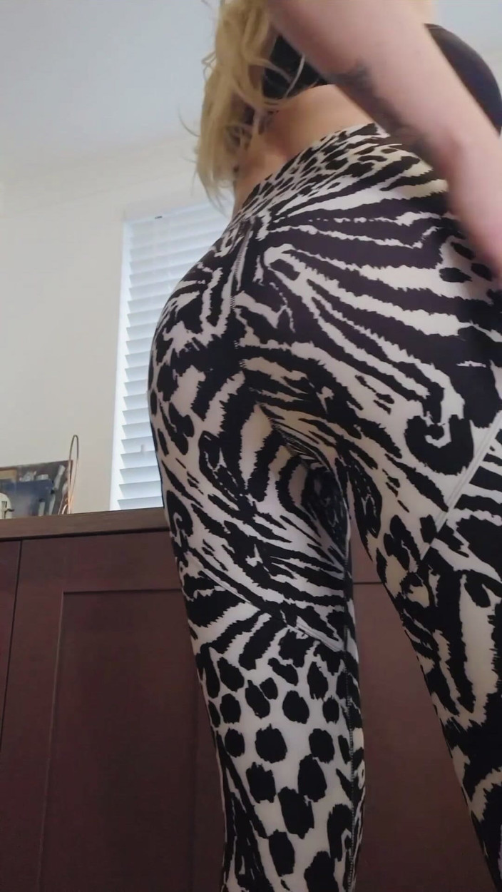 DanielleMaye: Pepek gim berpeluh