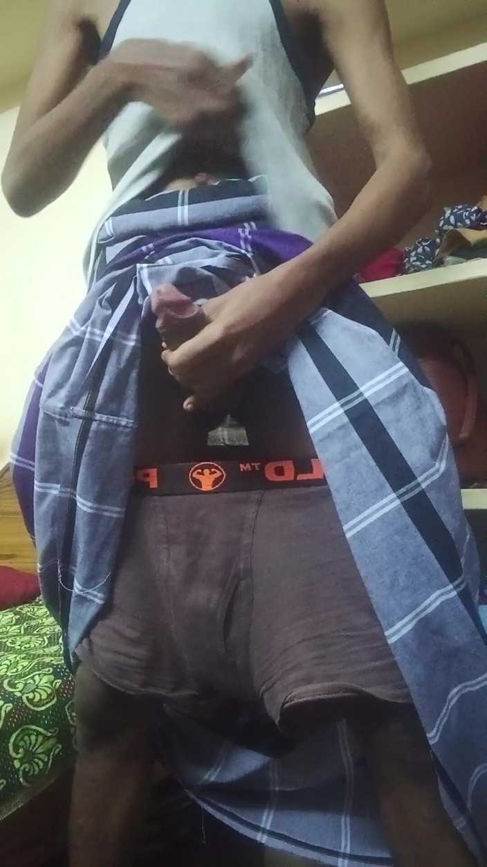 Shadow Guy: देसी कमसिन लड़के का वीर्य निकालना और घर में लंड हिलाना.