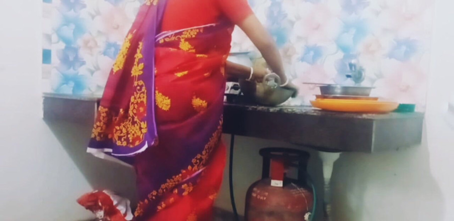 Teensex: Peituda indiana é na cozinha por Seu Cunhado