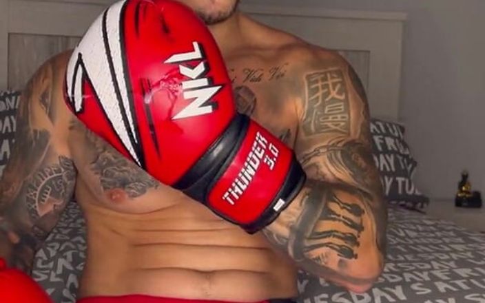 BoyGym: Box fără mâini ejaculare, Boygym
